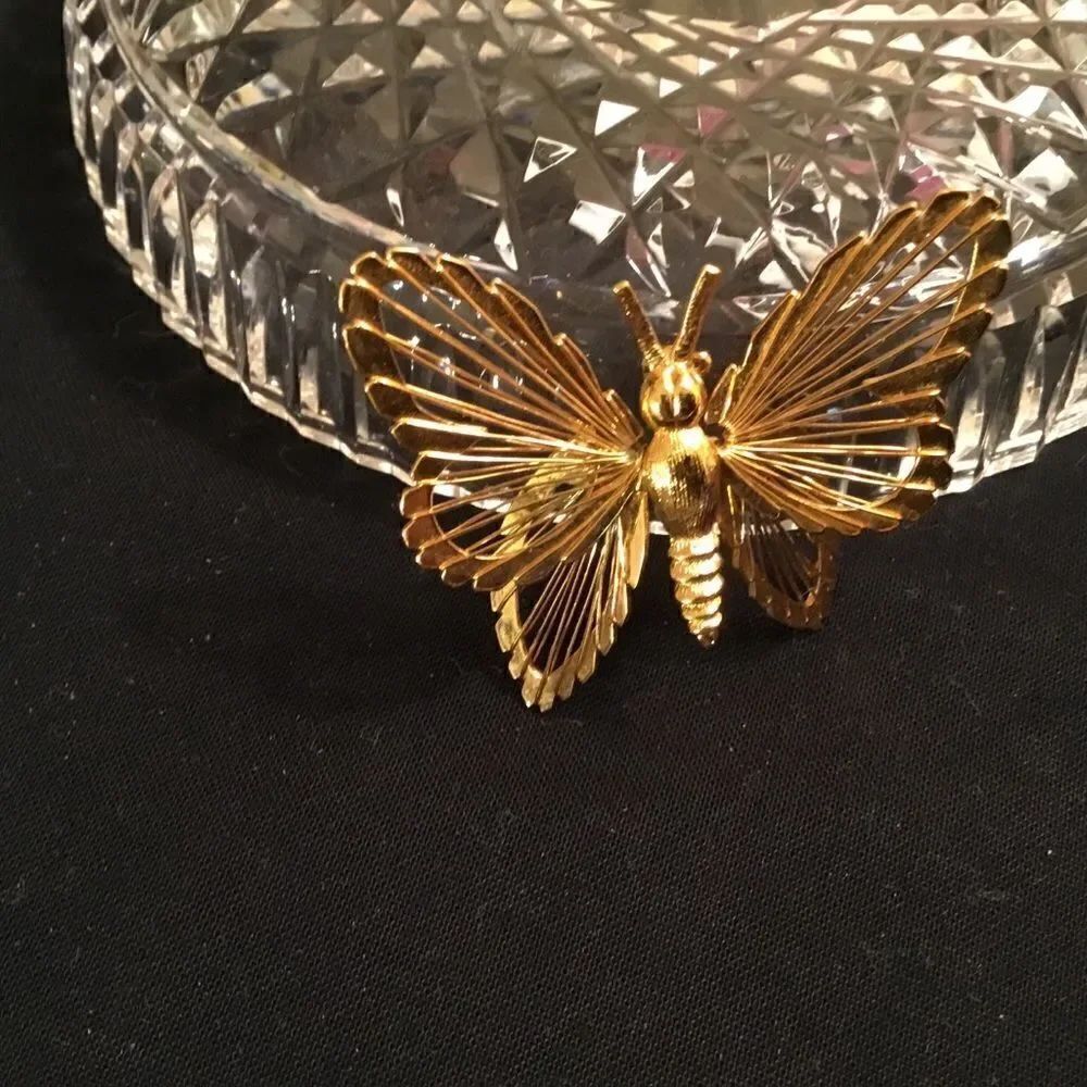 Beautiful Monet Goldtone Butterfly Pin - Picture 4 of 5